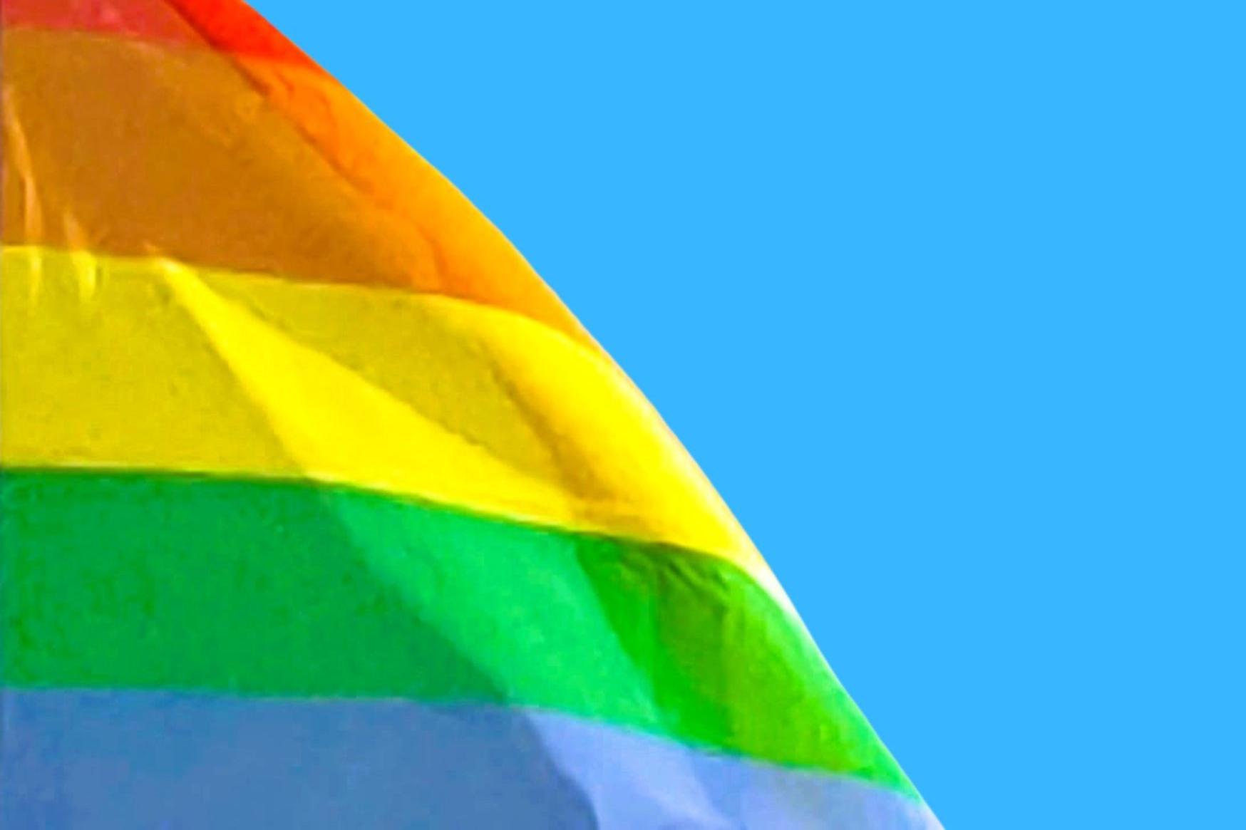 Regenbogenflagge als Zeichen des Friedens